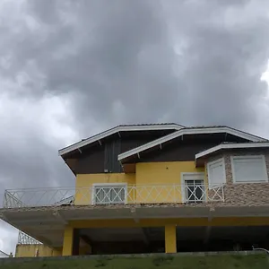 https://casa-amarela-com-vista.camposdojordaohotels.net