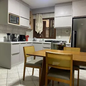 https://casa-em-bombinhas.santa-catarina-brasil.com